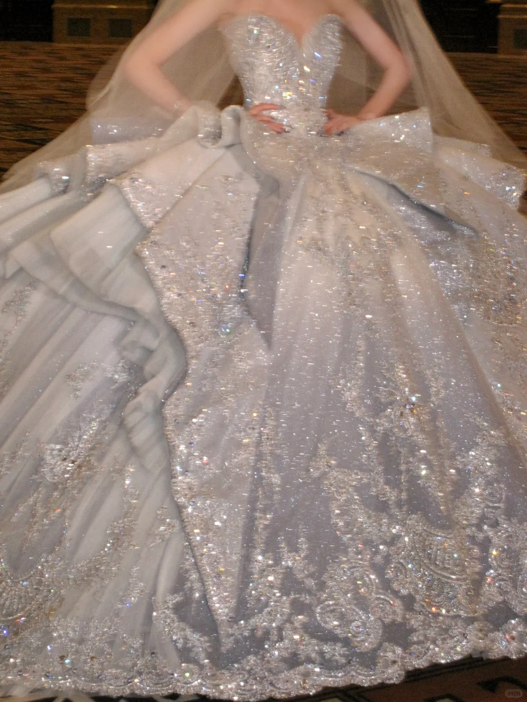 Gorgeous Shiny Beaded Sequined Sweetheart Design A-Line Wedding Dress Ball Gown Prom Dress Evening Dress D1721