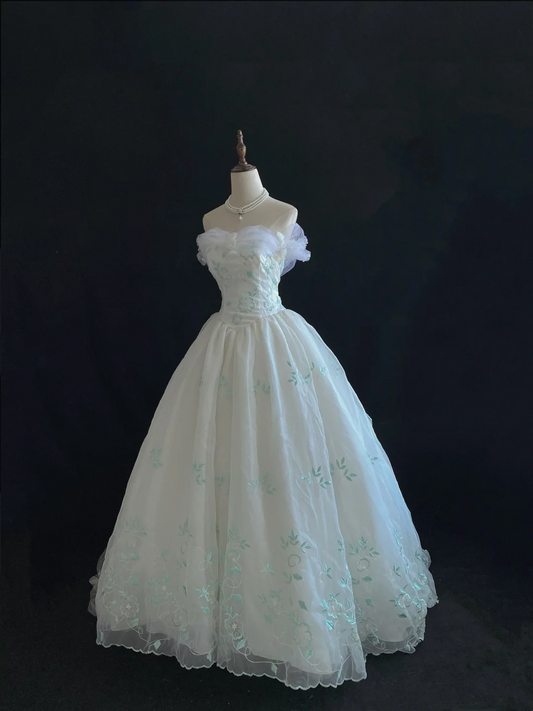 Fee trägerloses A-Linie Tüll Stickerei Geburtstag Ballkleider Quinceanera Kleider, D1147