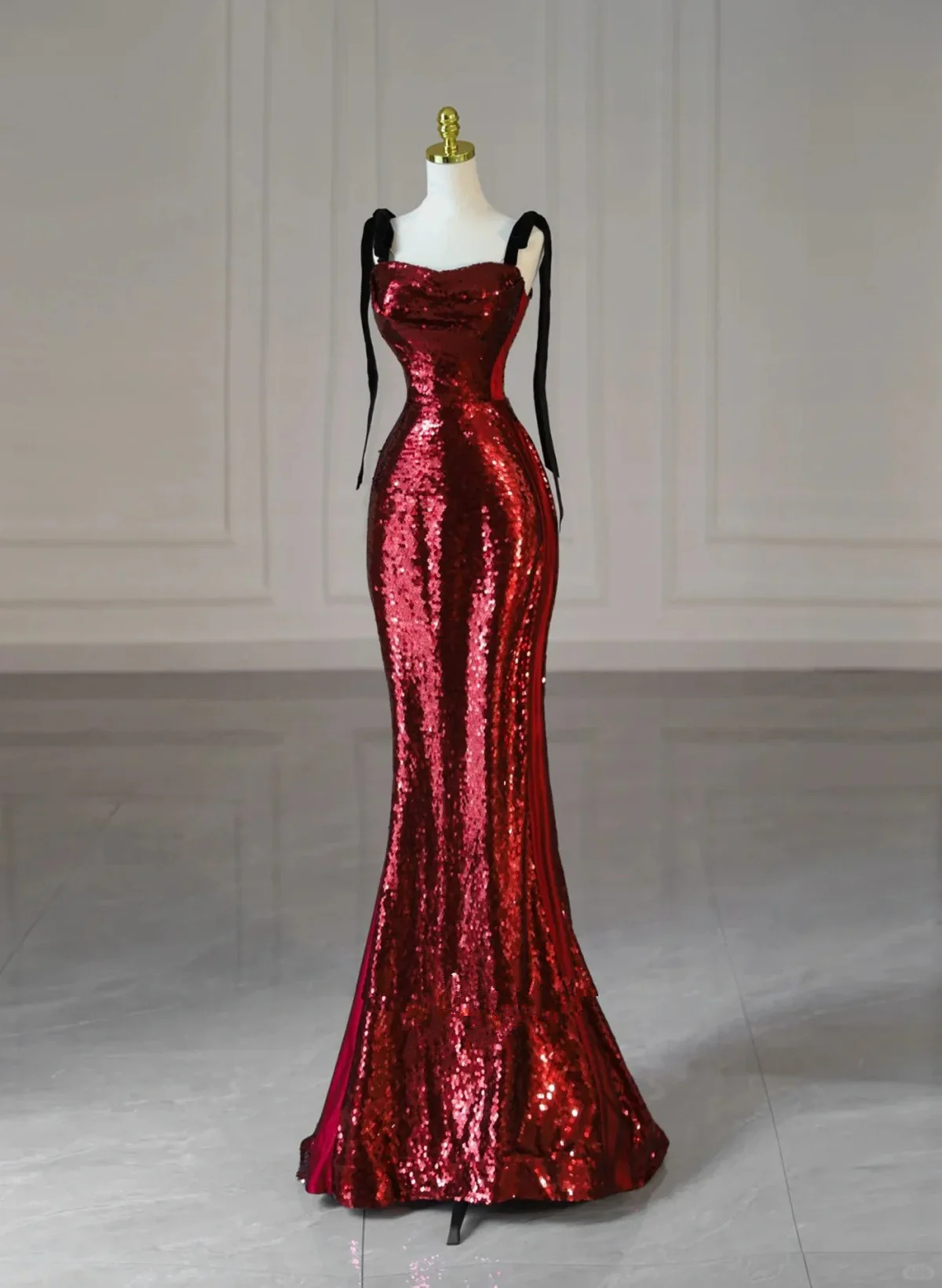 Superbe robe de soirée sirène longue à bretelles et paillettes rouge vin MD7355