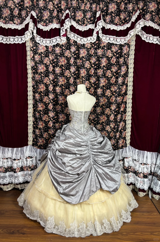Retro Silbernes trägerloses A-Linien-Satin-Quinceanera-Kleid mit Pailletten Sweet 16 Geburtstags-Ballkleid, D1425