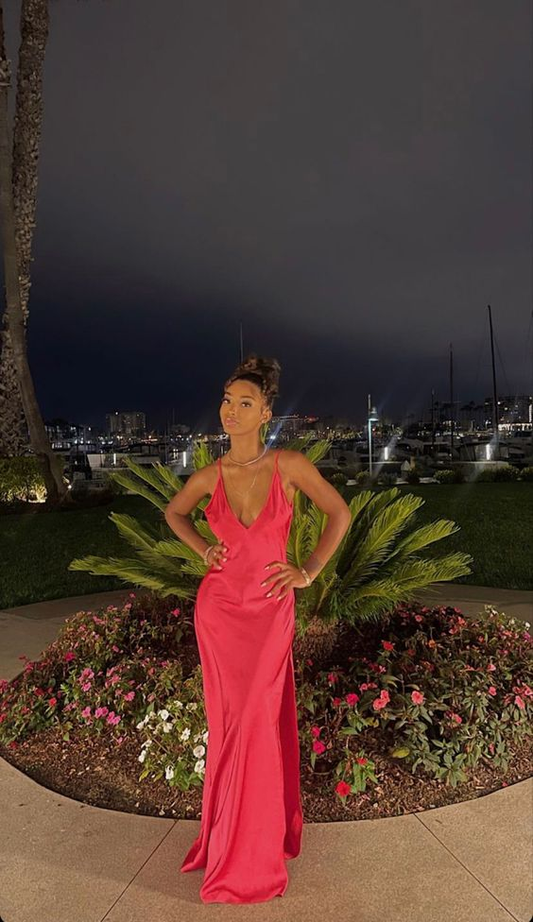 Heißes rosa Satin-Etuikleid mit V-Ausschnitt und Trägern, langes Partykleid MD7298