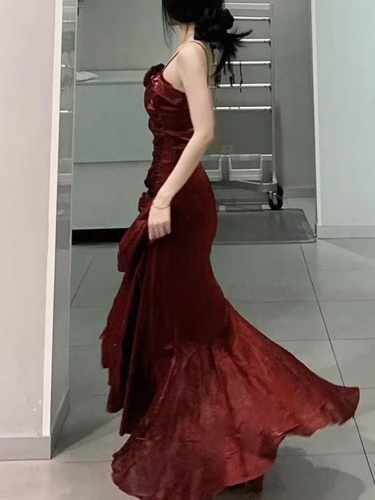 Burgunderrotes Etuikleid aus Satin mit Trägern, langes Partykleid, Geburtstagsoutfit, D214