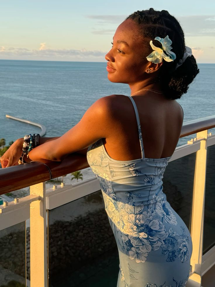 Robe fourreau longue bleu clair à bretelles spaghetti et imprimé floral MD7807