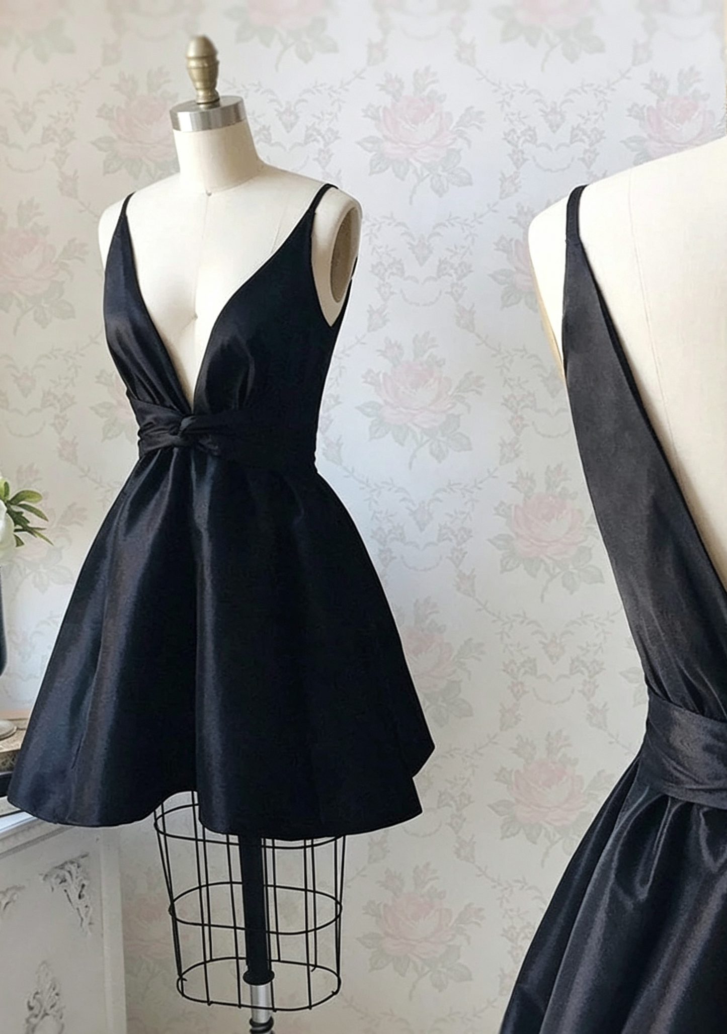 Chic Homecoming Dress Deep V Neck Black Spaghetti Strap Pleated Back to School Outfits Party Dress D7524