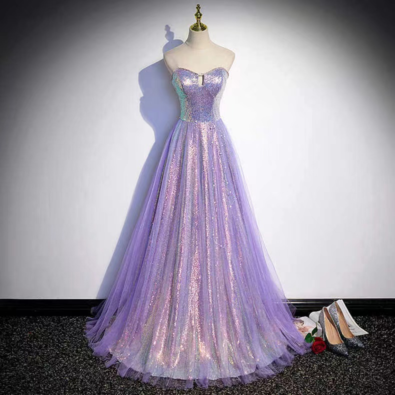 Robe de soirée longue violette claire à paillettes, coupe trapèze et décolleté en cœur, MD7455