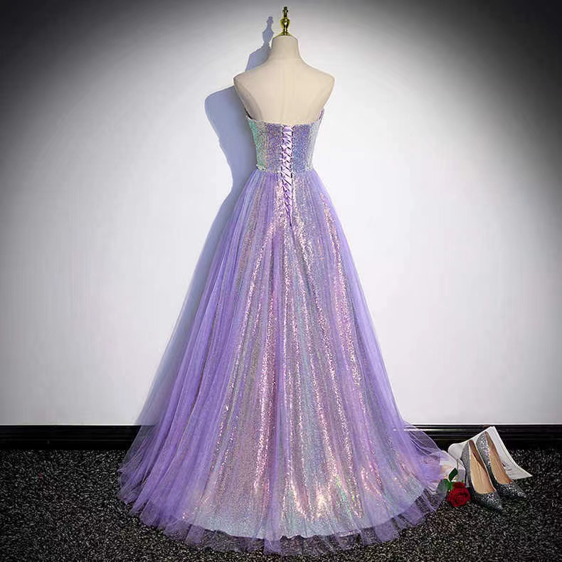Robe de soirée longue violette claire à paillettes, coupe trapèze et décolleté en cœur, MD7455