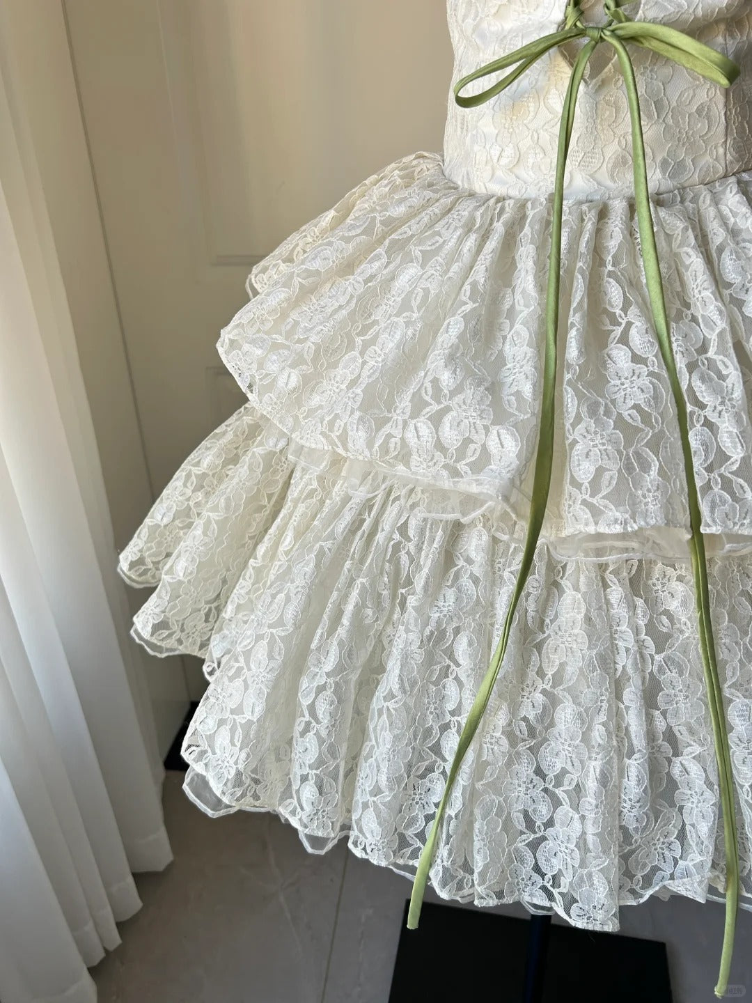 Elegant Homecoming Dress Strapless Lace Cascade Back to School Outfits Party Dress D6481