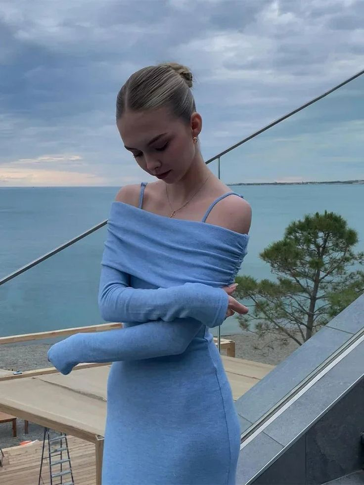 Blaues schulterfreies Etuikleid mit langen Ärmeln, Partykleid, Abendkleid, D273