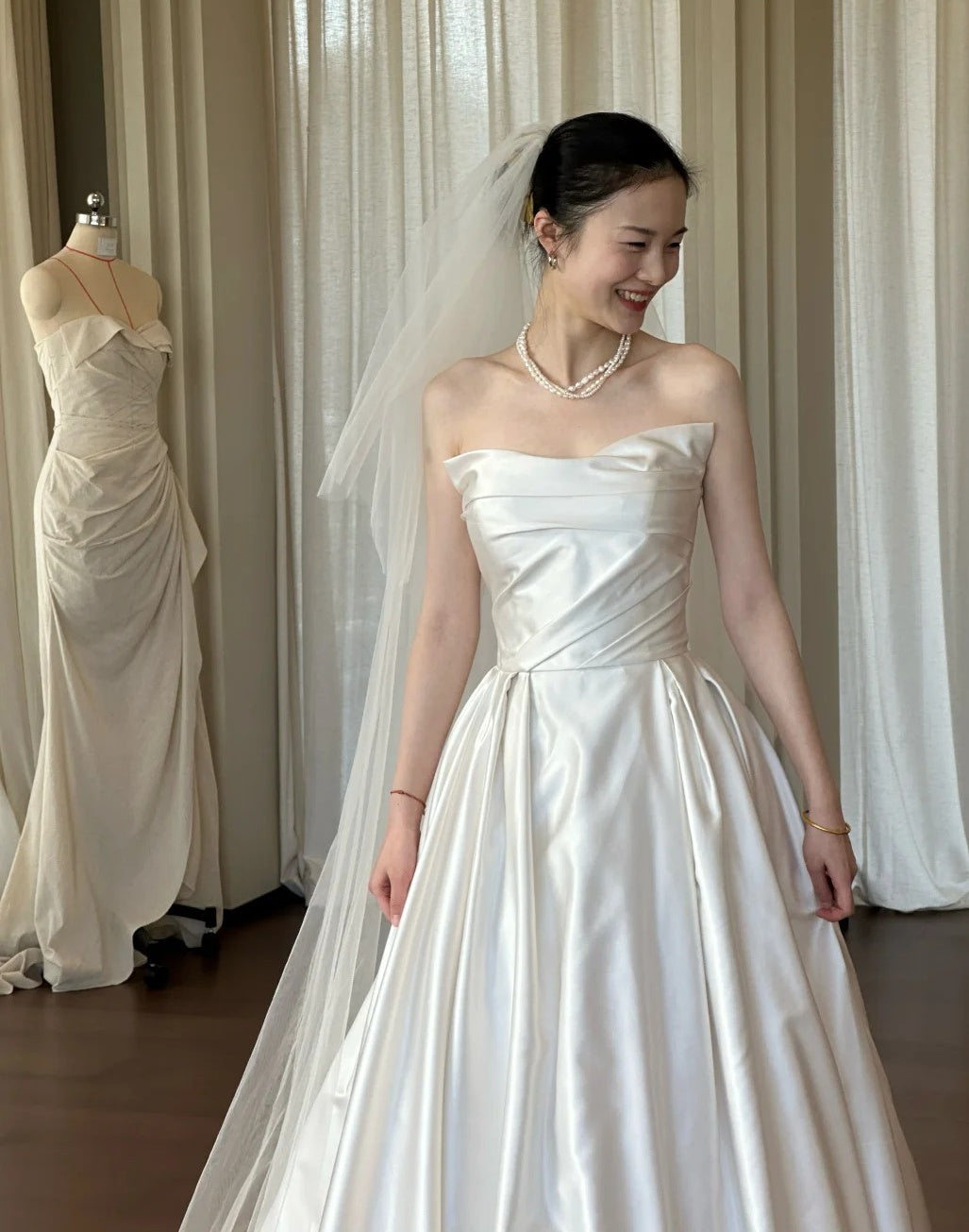 Robe de mariée beauté A-Line, décolleté en cœur, plissée, D3302