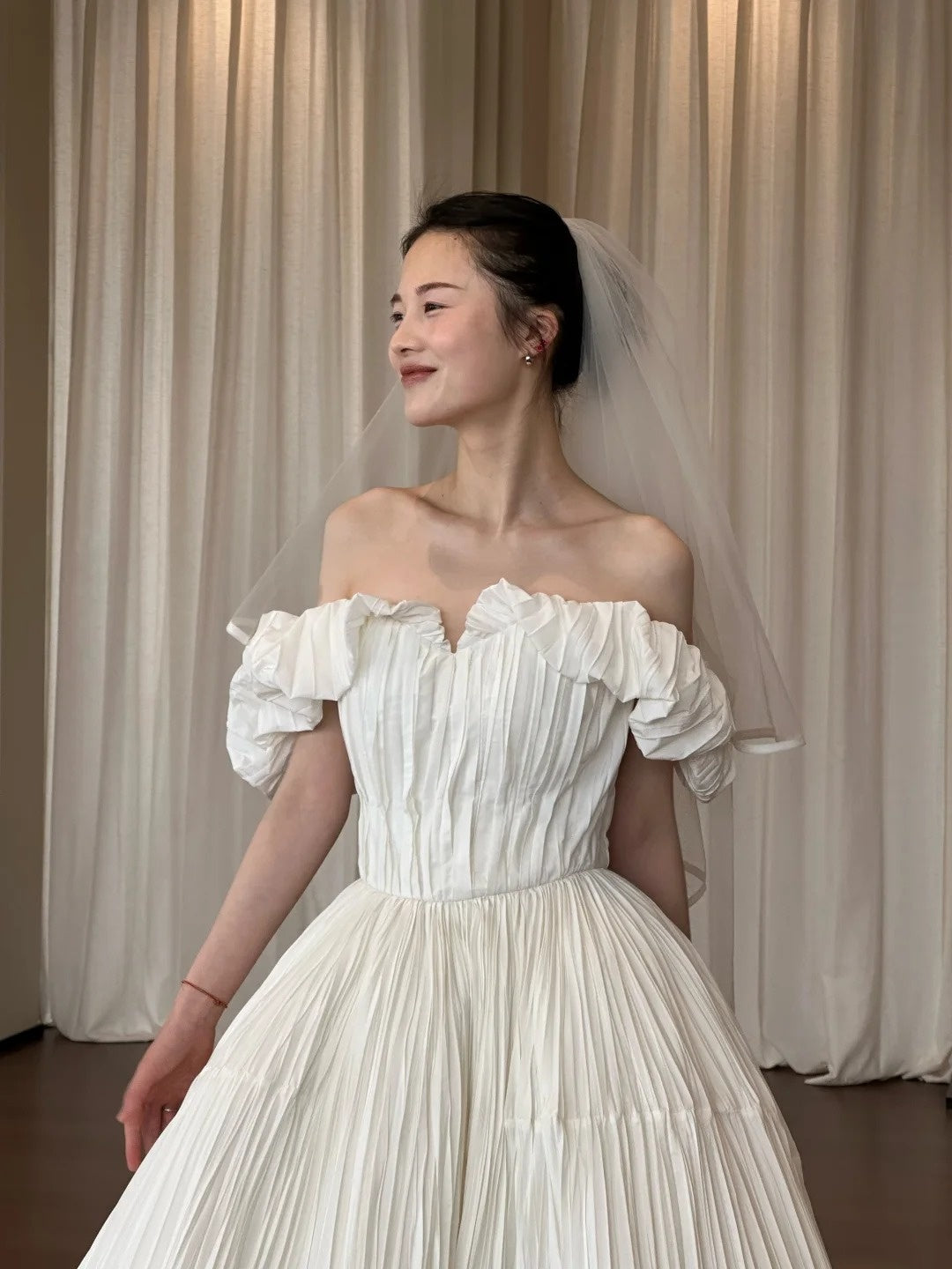 Newest Wedding Dress Off Shoulder Pleated Wedding Dress D4617