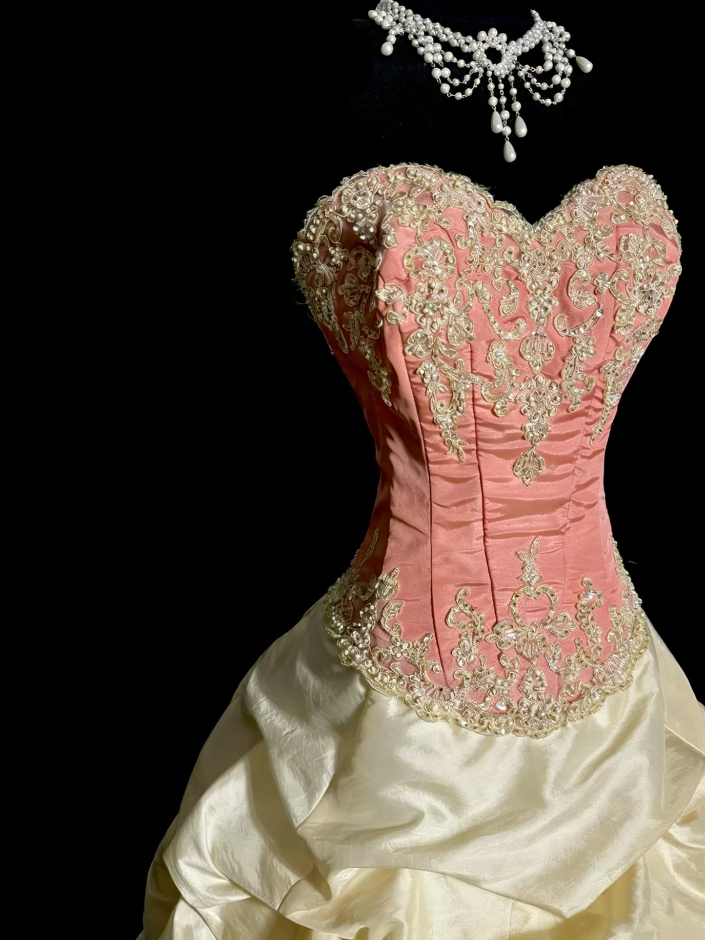 Atemberaubendes hellblaues Abendkleid aus plissiertem Tüll mit V-Ausschnitt, ideal für Quinceañera und Ball (Modell D4654)