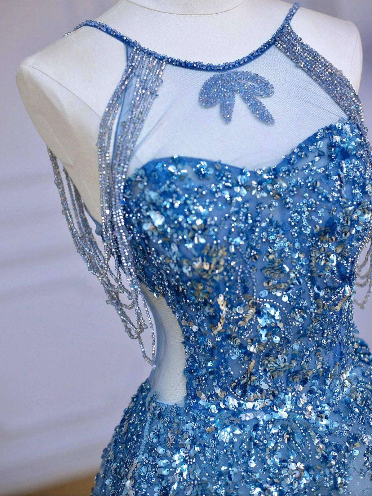 Blaues Neckholder-A-Linien-Tüll-Pailletten-Lang-Partykleid-Geburtstags-Outfits MD7483