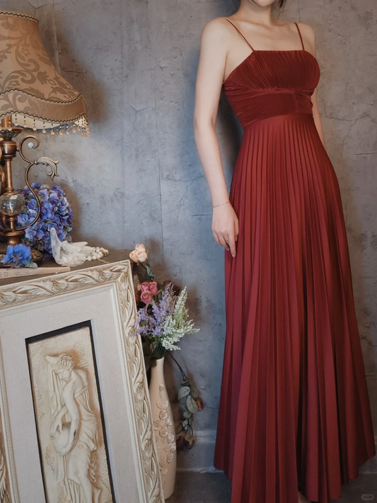 Burgunderrote Spaghettiträger A-Linie Satin Plissee Lange Abend- und Partykleider, D1158