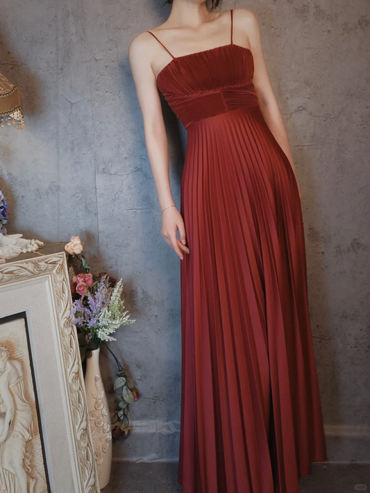 Burgunderrote Spaghettiträger A-Linie Satin Plissee Lange Abend- und Partykleider, D1158