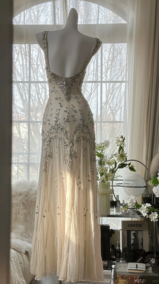 Robe de soirée longue élégante en mousseline de soie ivoire, à bretelles et perles, style vintage, D1074