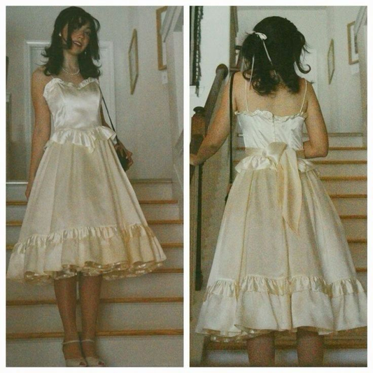 Jolie robe de soirée mi-longue ivoire à bretelles spaghetti et coupe trapèze MD7594