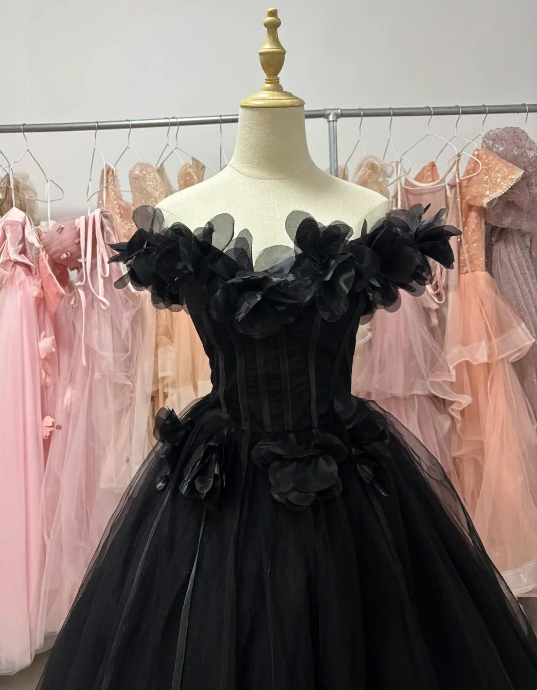 New Arrival Ball Gown Black Off Shoulder Tulle Quinceanera Dress Evening Dress Gala Prom Gown D5044