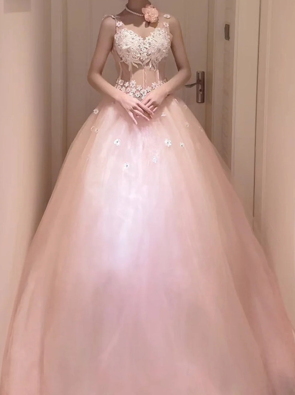Hübsches Ballkleid Hellrosa V-Ausschnitt Plissiertes Tüll-Abendkleid Süßes 16. Kleid Geburtstag Abschlussballkleid D5384