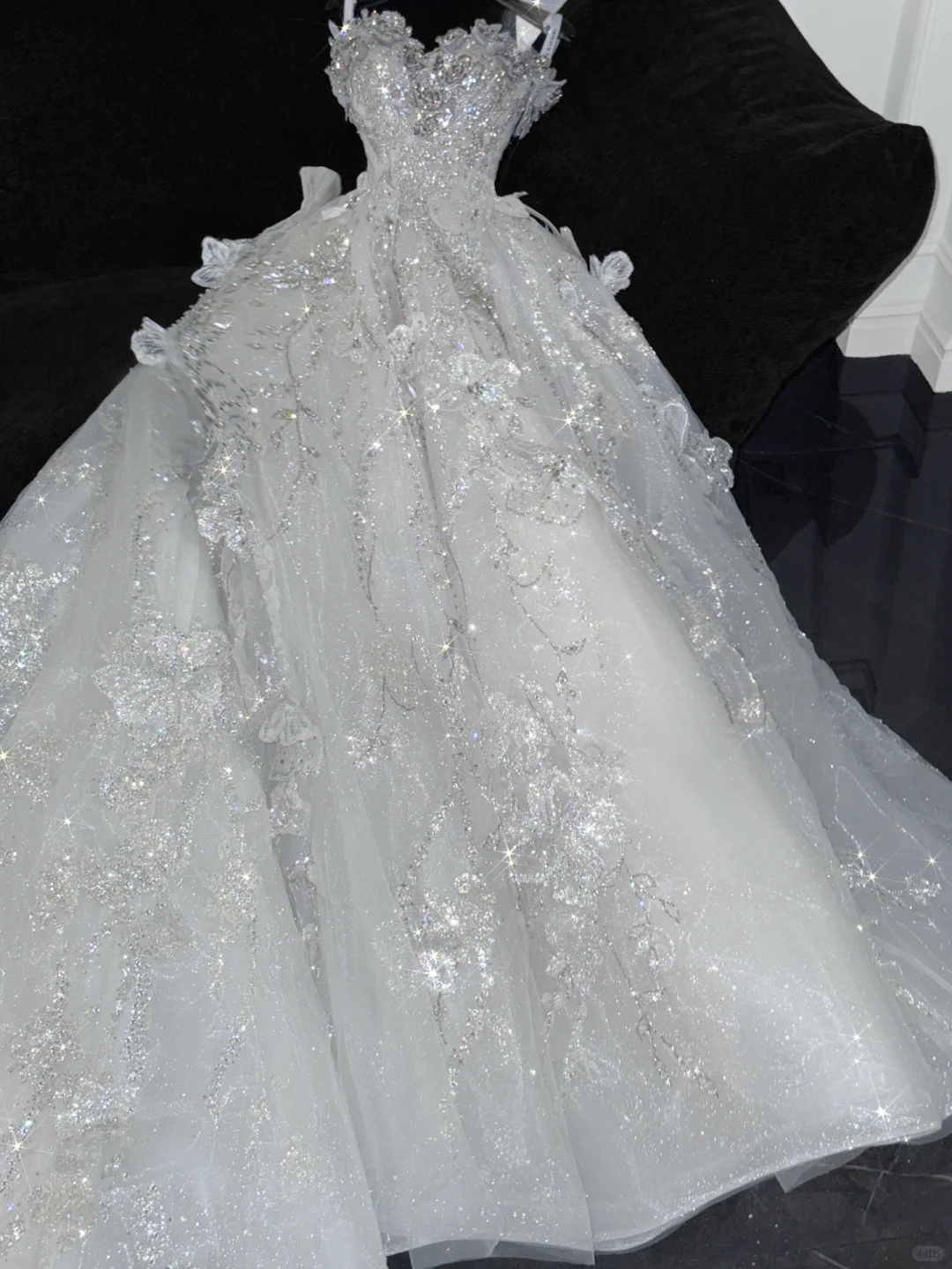 Gorgeous Shiny Beaded White Sweetheart Tulle Sequin Design Elegant A-Line Floor-length Wedding Dress D1666
