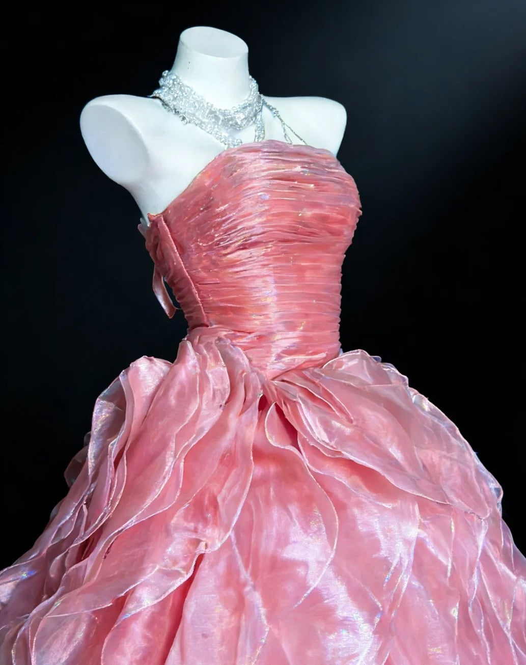 Süßes Ballkleid Trägerlos Rüschen Plissiertes Abendkleid Quinceanera Kleid Geburtstag Abschlussballkleid D5403