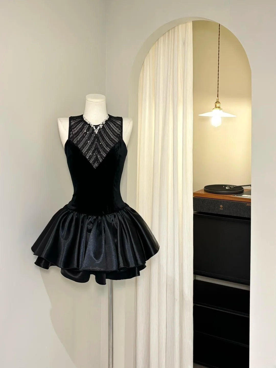 Elegant Homecoming Dress Black Crew Neck Short Prom Dress Back to School Outfits Cocktail Dress D5436
