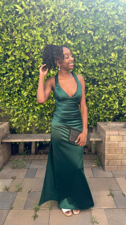 Robe de soirée longue en satin vert à col en V et style sirène MD7830