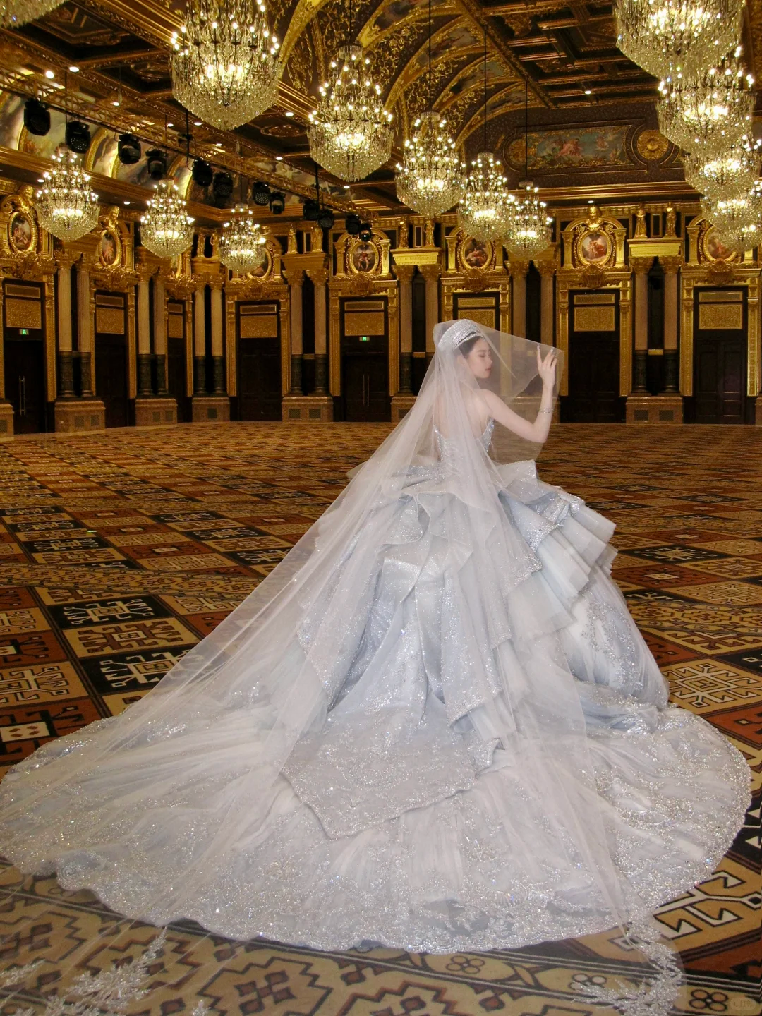 Gorgeous Shiny Beaded Sequined Sweetheart Design A-Line Wedding Dress Ball Gown Prom Dress Evening Dress D1721