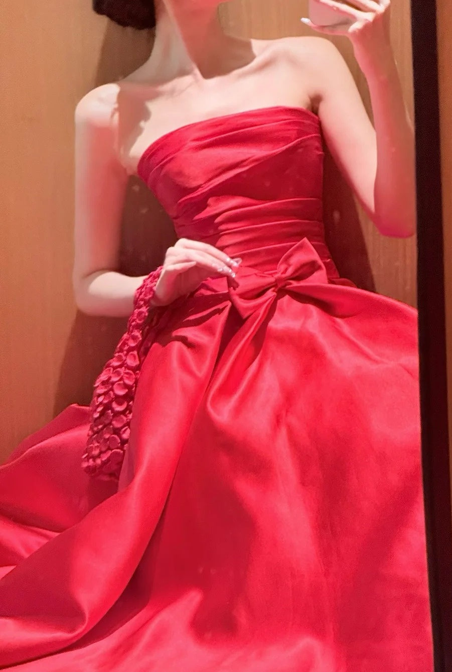 Charmantes Ballkleid aus Satin, A-Linie, trägerlos, plissiert, Galakleid, Abendkleid D5479