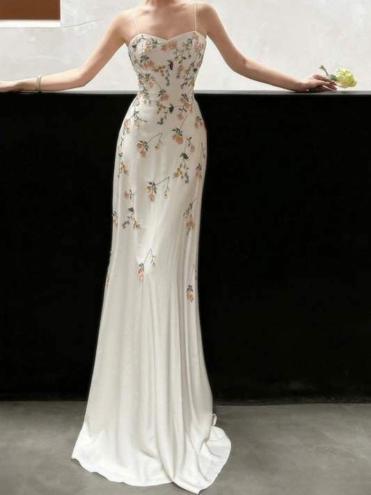 Robe de soirée longue blanche élégante à bretelles spaghetti et coupe trapèze, D1044