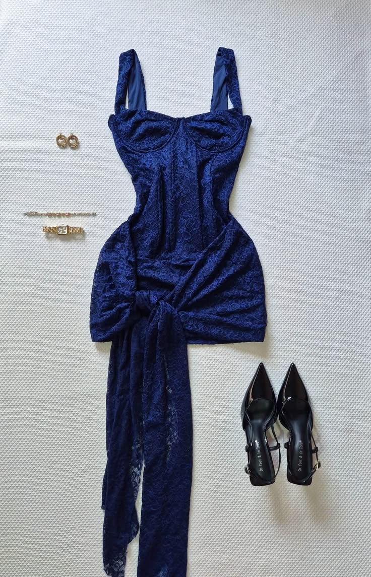 Sexy Navy Blue Sheath Strap Lace Short Homecoming Dress D7982