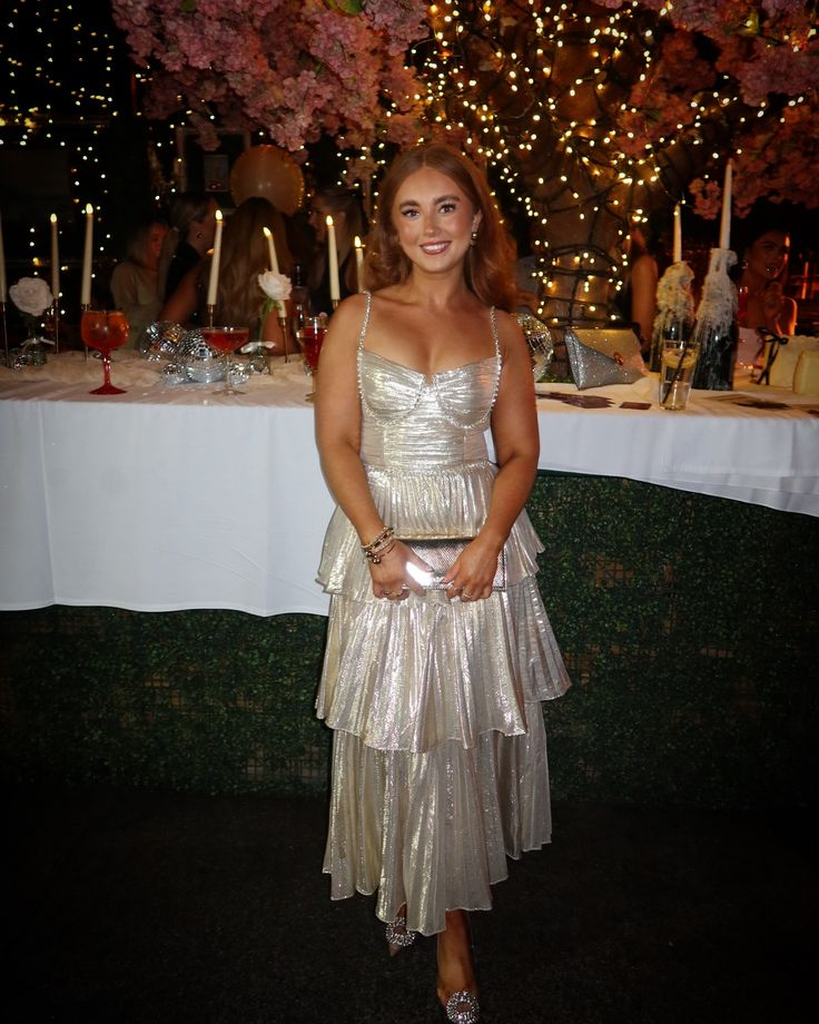 Robe de soirée longue argentée à bretelles spaghetti, coupe trapèze et volants, MD7473