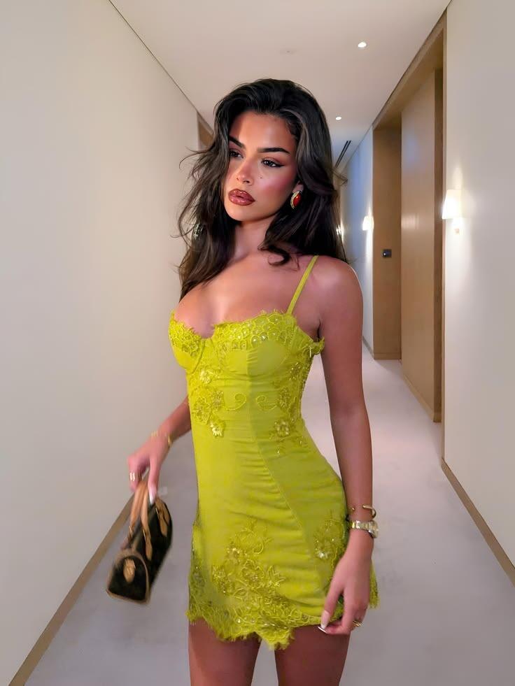 Fresh Green Sheath Spaghetti Strap Appliques Satin Short Homecoming Dress D7978