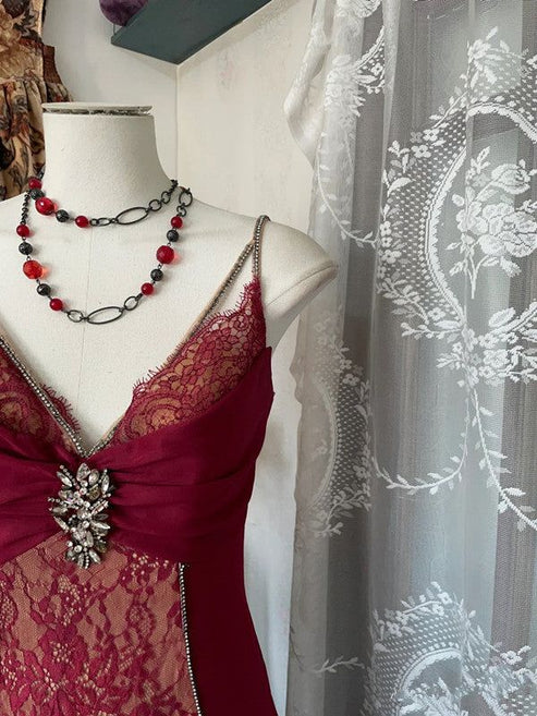 Robe de soirée longue style sirène bordeaux à col en V et dentelle, MD7906
