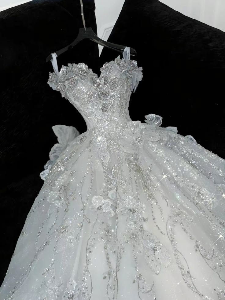 Elegant Wedding Dress Sweetheart Pleated Rinestone Sequins Wedding Dress D7237