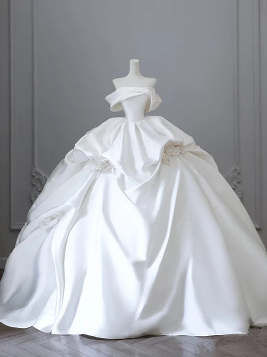 Elegantes weißes Satin-Brautkleid mit schulterfreiem Rücken und Rüschen im Ballkleid-Design, A-Linie, D1584
