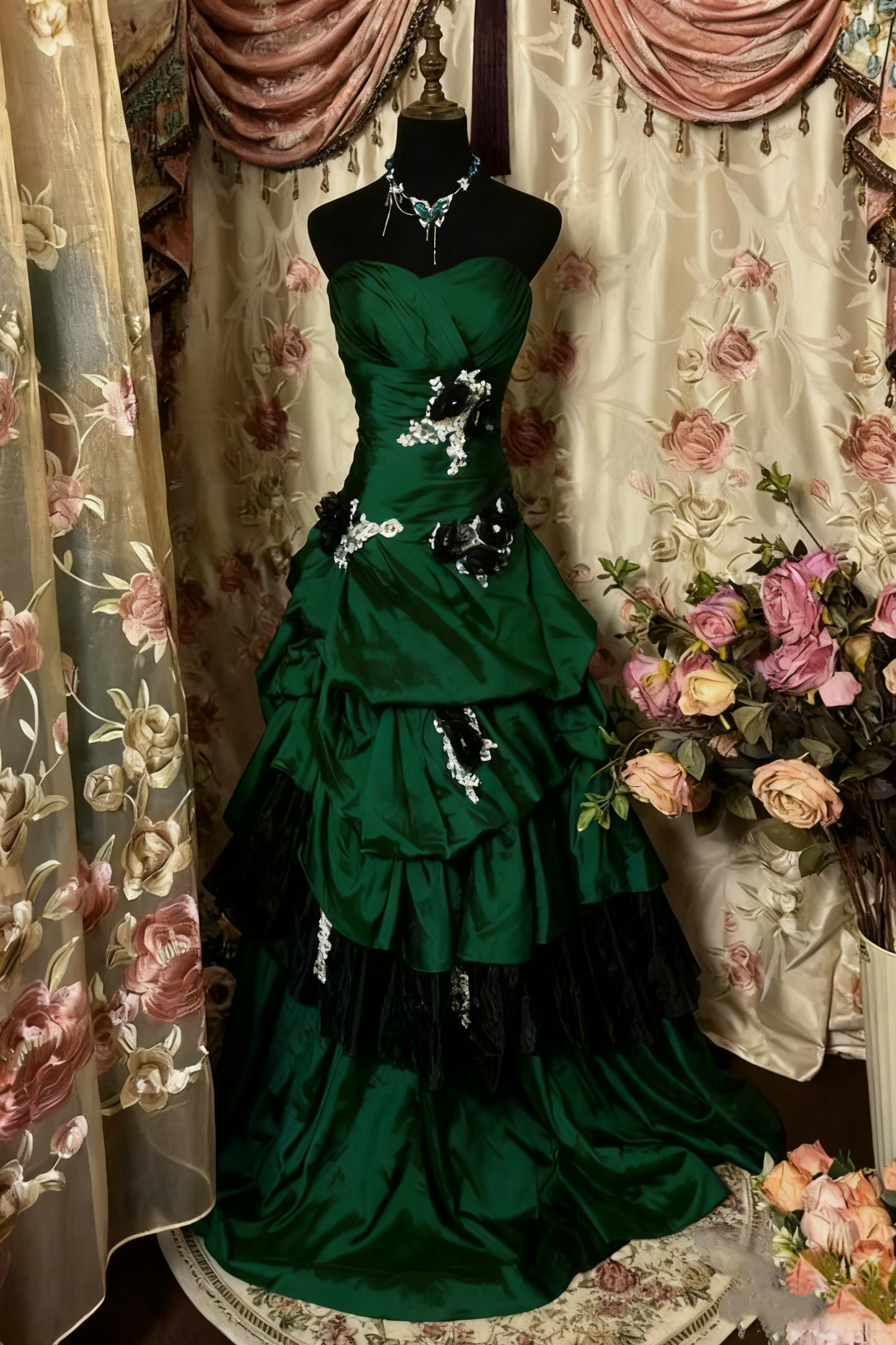 Robe de soirée longue vintage en satin bleu marine, bustier, avec appliques, D03