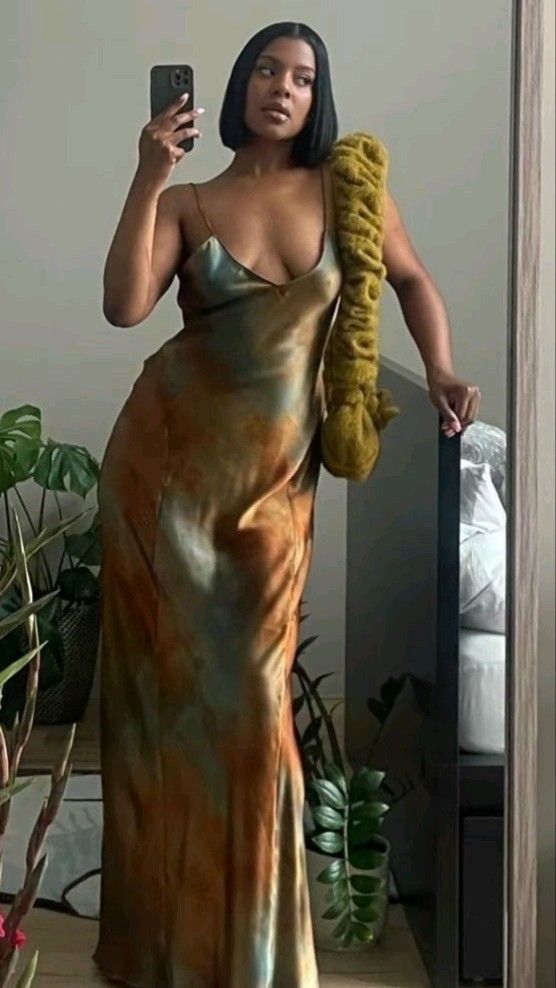 Robe fourreau en satin à bretelles spaghetti, robe de soirée longue et tendance, D103