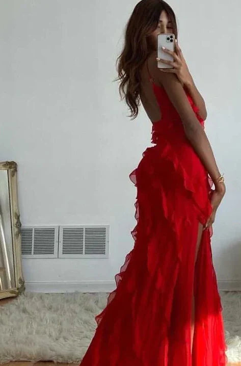 Robe de soirée longue rouge à bretelles spaghetti et volants, D119