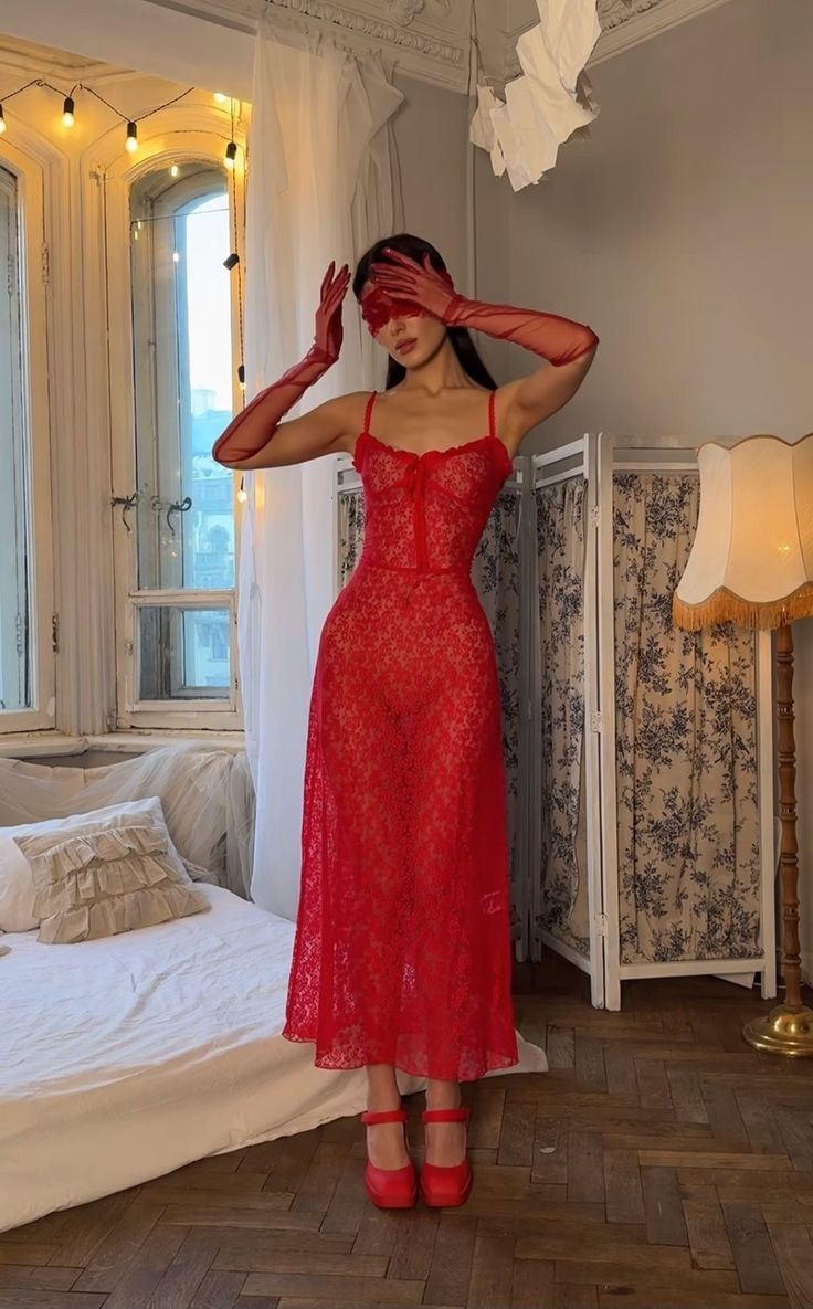 Robe de soirée longue sexy rouge à bretelles spaghetti en dentelle trapèze, D13