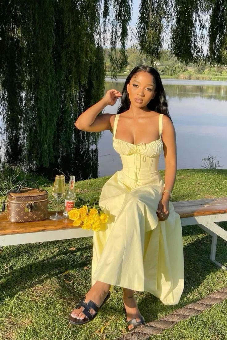 Robe de soirée longue jaune clair coupe trapèze à bretelles, robe d'invitée de mariage, D14