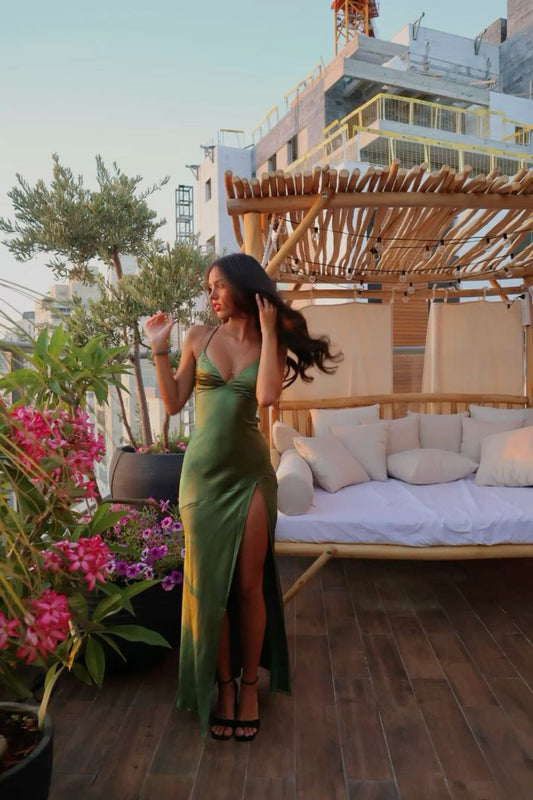 Robe fourreau longue en satin vert à col en V, robe de soirée pour invité de mariage, D41