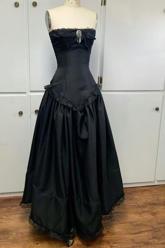 Robe de bal longue noire en satin et dentelle, coupe trapèze, sans bretelles, D45