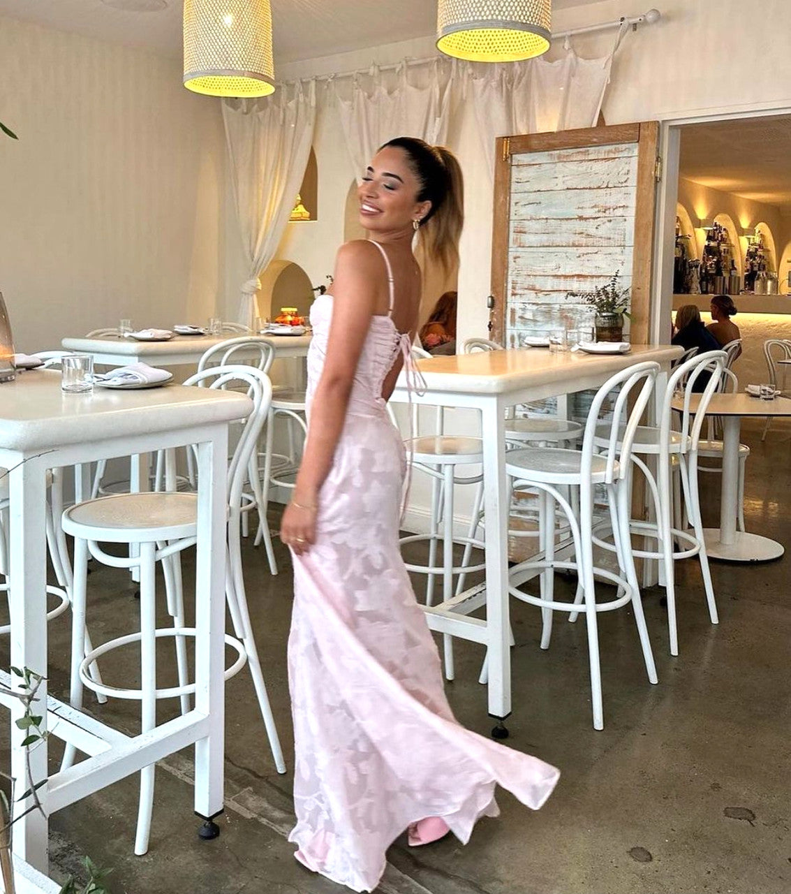 Robe de soirée longue rose à bretelles trapèze, robe d'invitée de mariage, D47