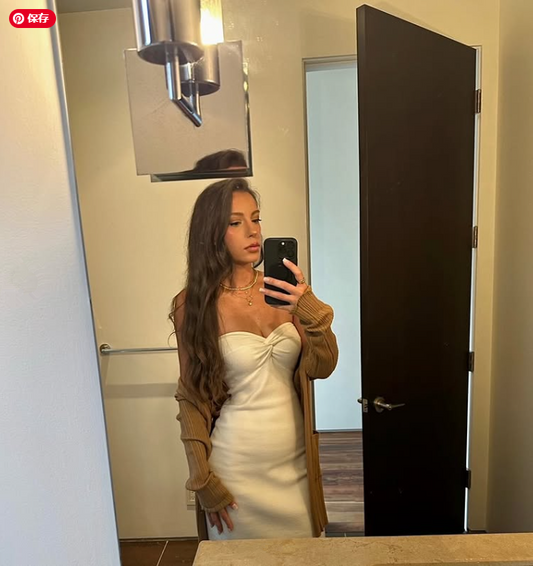 Robe de soirée longue fourreau ivoire à décolleté en cœur et sans bretelles, D50