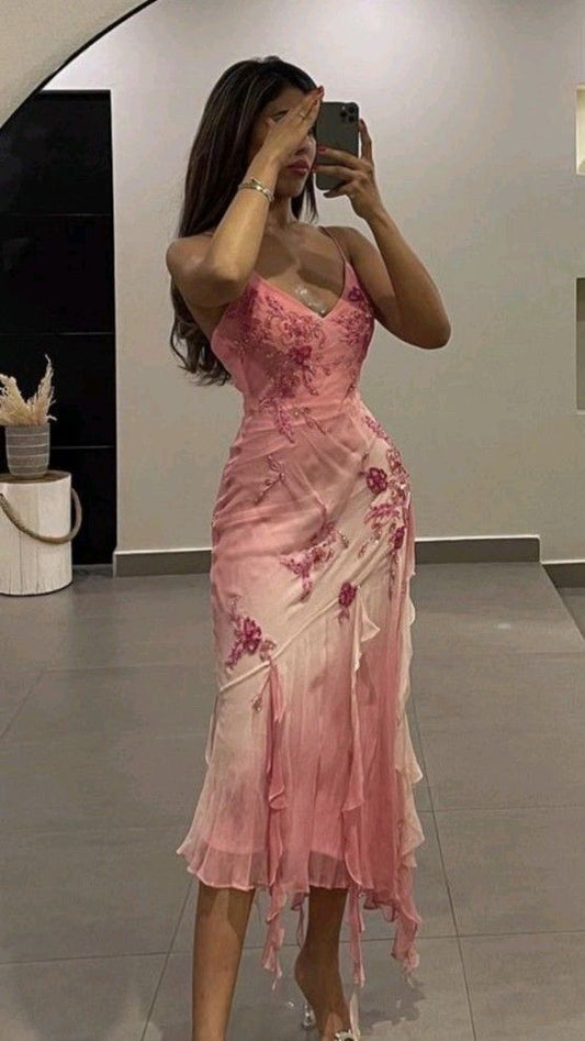 Robe de soirée longue vintage en mousseline de soie à bretelles roses et volants, D67