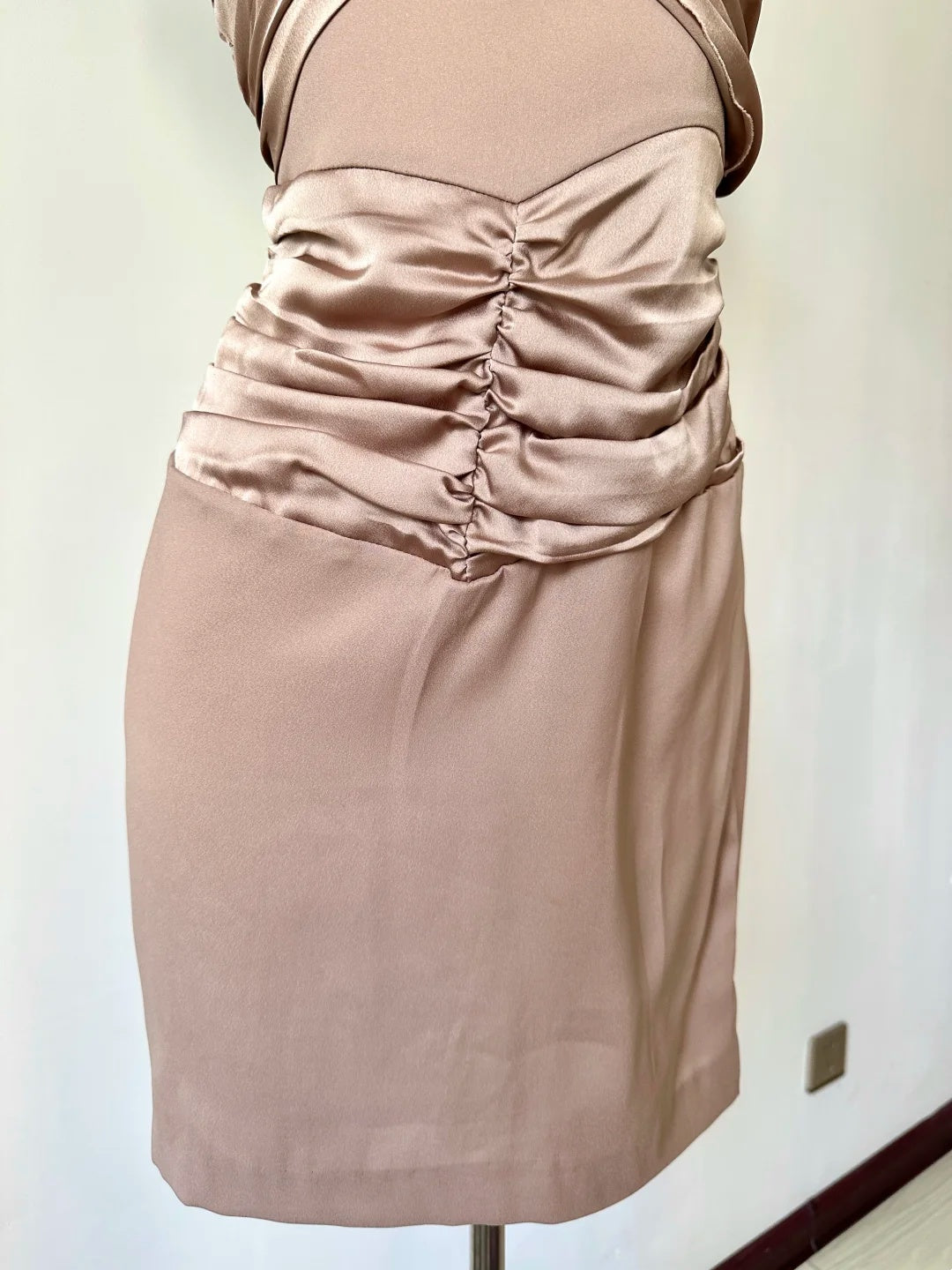 Luxe Champagne Taupe Satin Puff Short Sleeve Sweetheart Crisscross Ruched Bodycon Short Homecoming Dress D7954