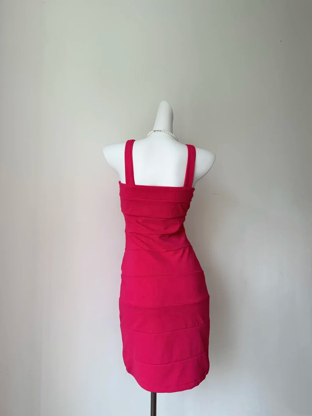 Vibrant Fuchsia Sleeveless V‑Neck Crisscross Wrap Bodice Bodycon Short Homecoming Dress D7958