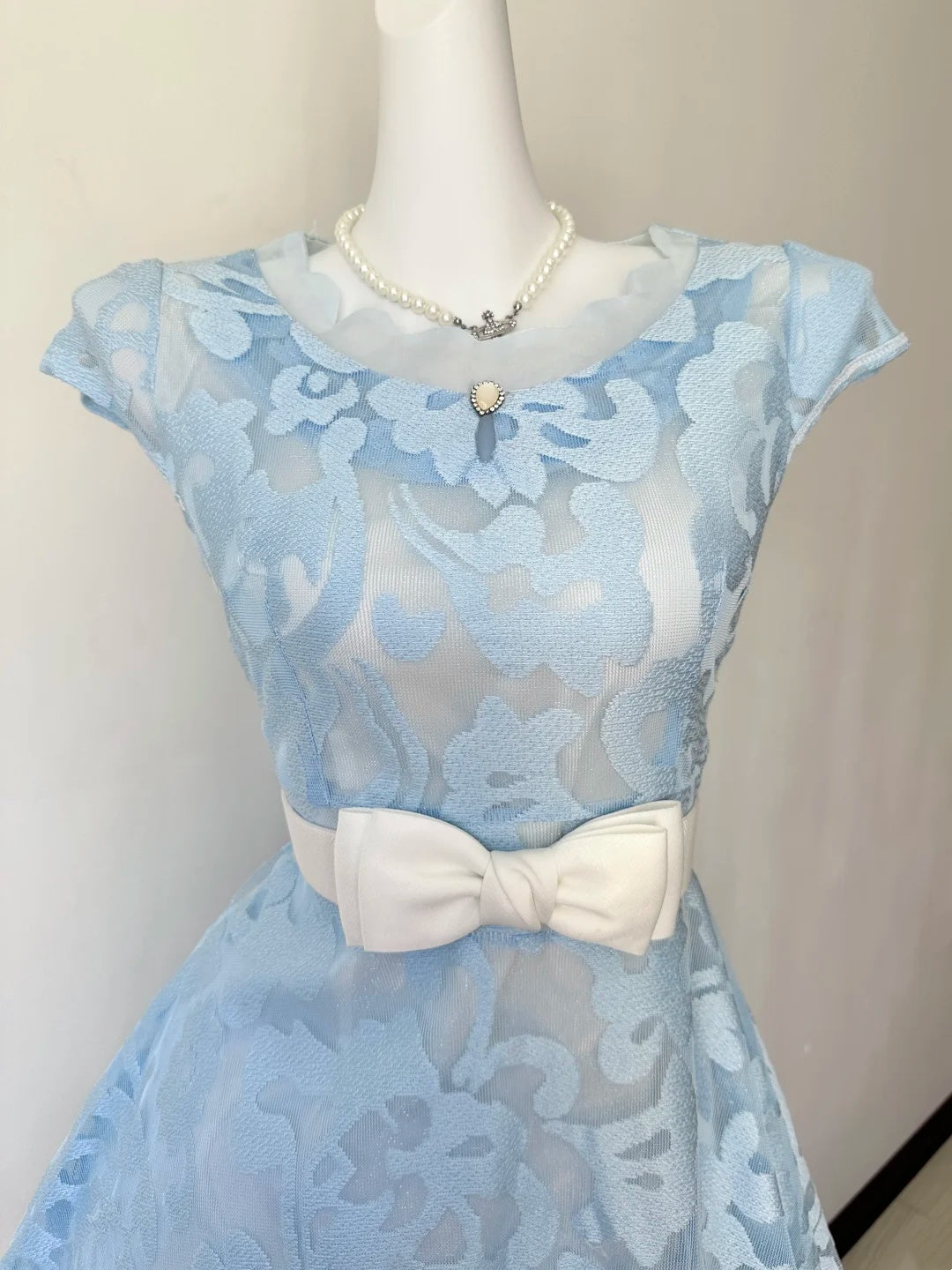 Dainty Sky Blue Floral Lace Cap Sleeve Round Neck White Satin Bow Sash A‑Line Short Homecoming Dress D7961