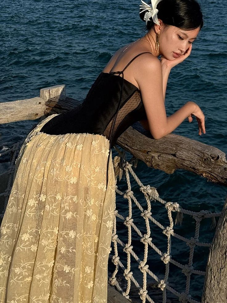 Delicate Black And Yellow A-Line Spaghetti Strap Bow Lace Flowers Tulle Dress Prom Evening Dress L112