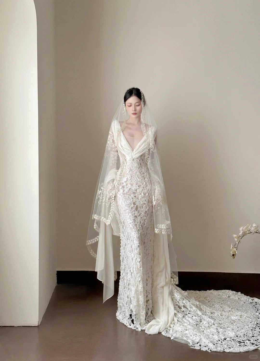 Elegant White Lace Wedding Dress V-Neck Mermaid Lace Flowers Garden Wedding Dress L120